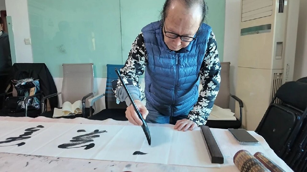 笔墨传情润德圣 翰墨飘香迎新春